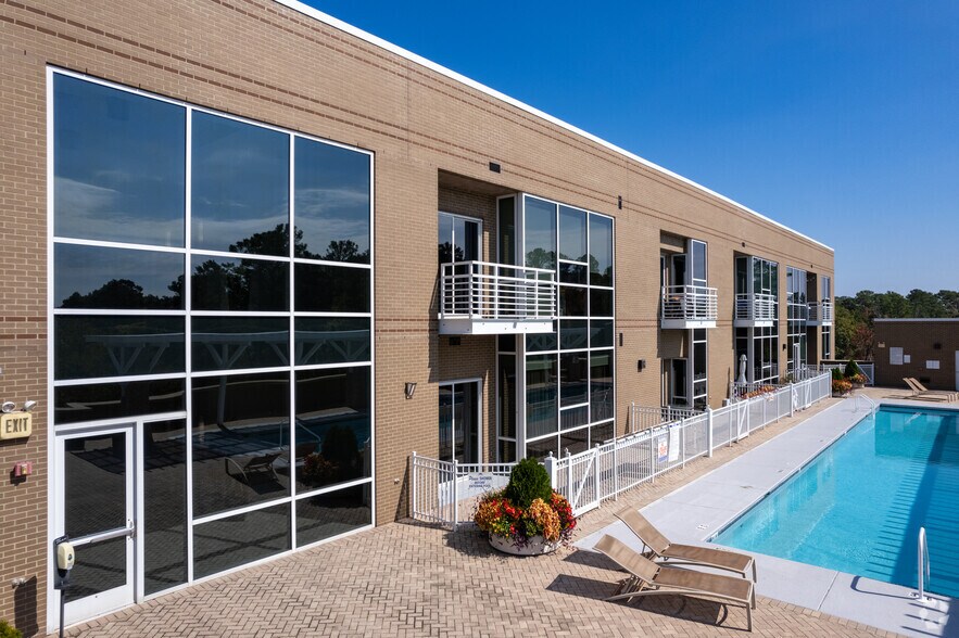 4000 Environ Way, Chapel Hill, NC à louer - Photo du bâtiment - Image 3 de 6