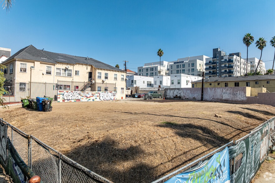 854 S Normandie Ave, Los Angeles, CA à vendre - Photo du bâtiment - Image 2 de 29