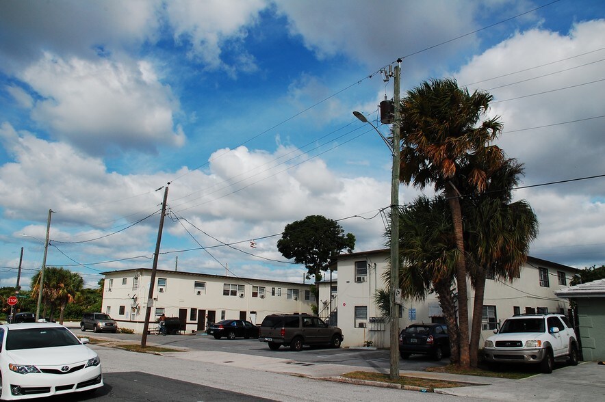 925 6th St, West Palm Beach, FL à vendre - Photo du bâtiment - Image 3 de 16