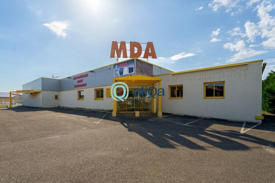 Retail in Mâcon for lease - Building Photo - Image 1 of 7