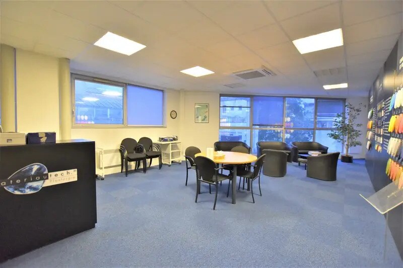 Flex dans Paris à louer - Photo du bâtiment - Image 2 de 7