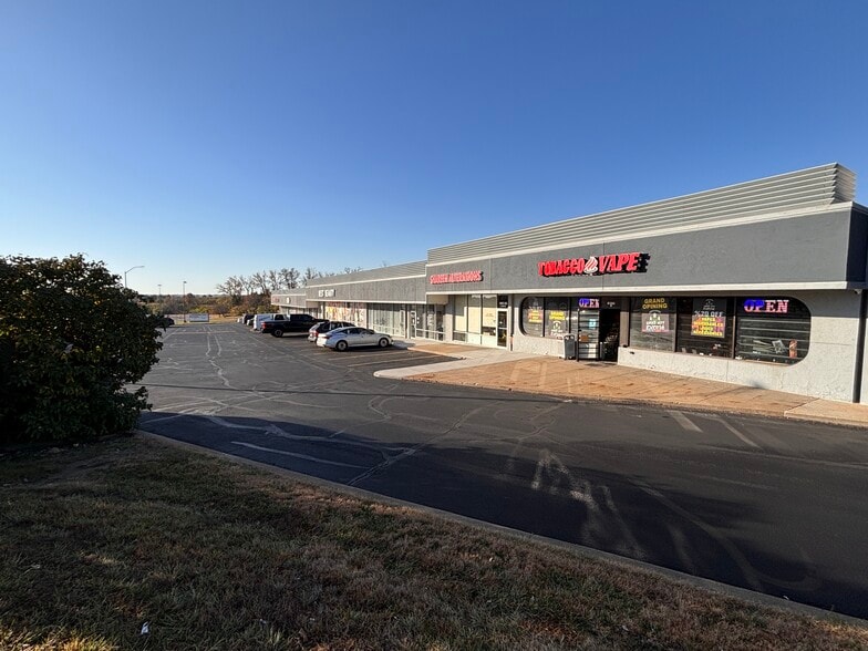 18675 E 39th St, Independence, MO for lease - Building Photo - Image 2 of 12