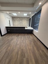8327 Brimhall Rd, Bakersfield, CA for lease Interior Photo- Image 2 of 7
