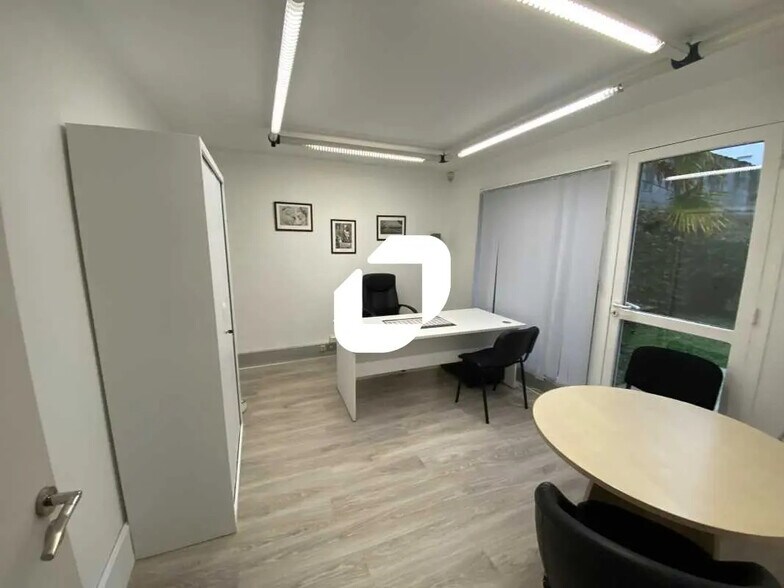 Bureau dans Bordeaux à louer - Photo du bâtiment - Image 1 de 7