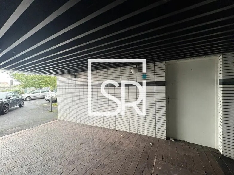Retail in Clermont-Ferrand for sale - Building Photo - Image 2 of 10
