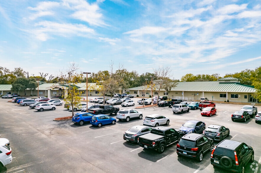 425-427 S Parsons Ave, Brandon, FL à louer - Photo du bâtiment - Image 3 de 10