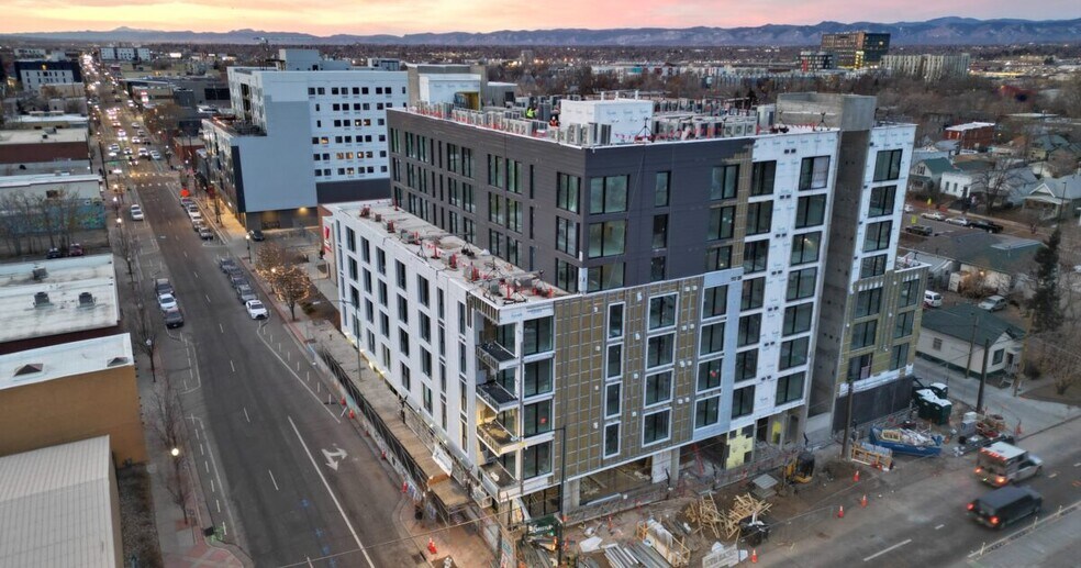 1275 N Santa Fe Dr, Denver, CO à louer - Photo du bâtiment - Image 2 de 2