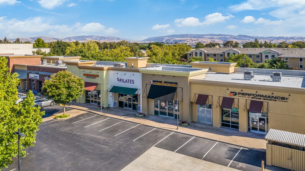2474 Kitty Hawk Rd, Livermore, CA à louer - Photo du bâtiment - Image 3 de 7