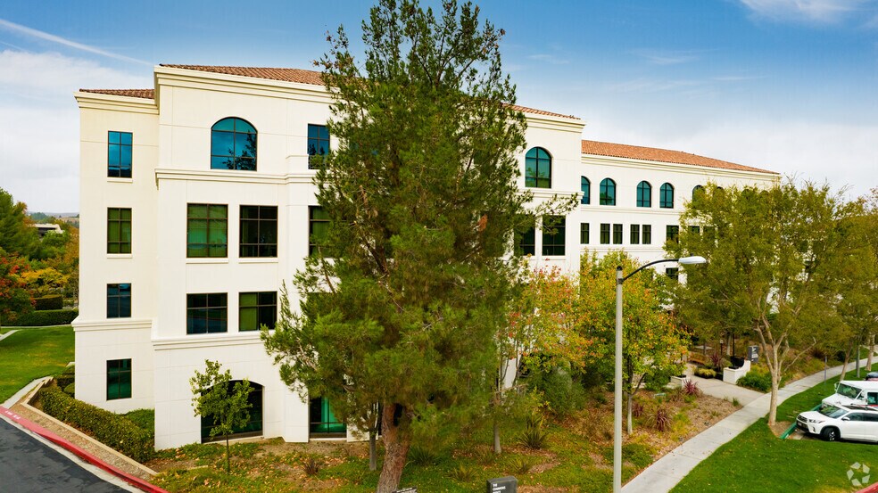 24025 Park Sorrento, Calabasas, CA à louer - Photo du bâtiment - Image 1 de 8