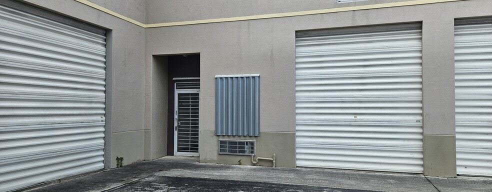 15075 SW 137th St, Miami, FL à louer - Photo du bâtiment - Image 3 de 24