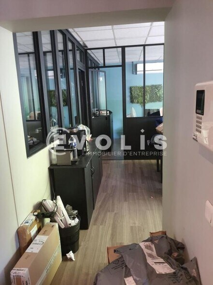 Retail in Montrouge for lease - Building Photo - Image 3 of 6