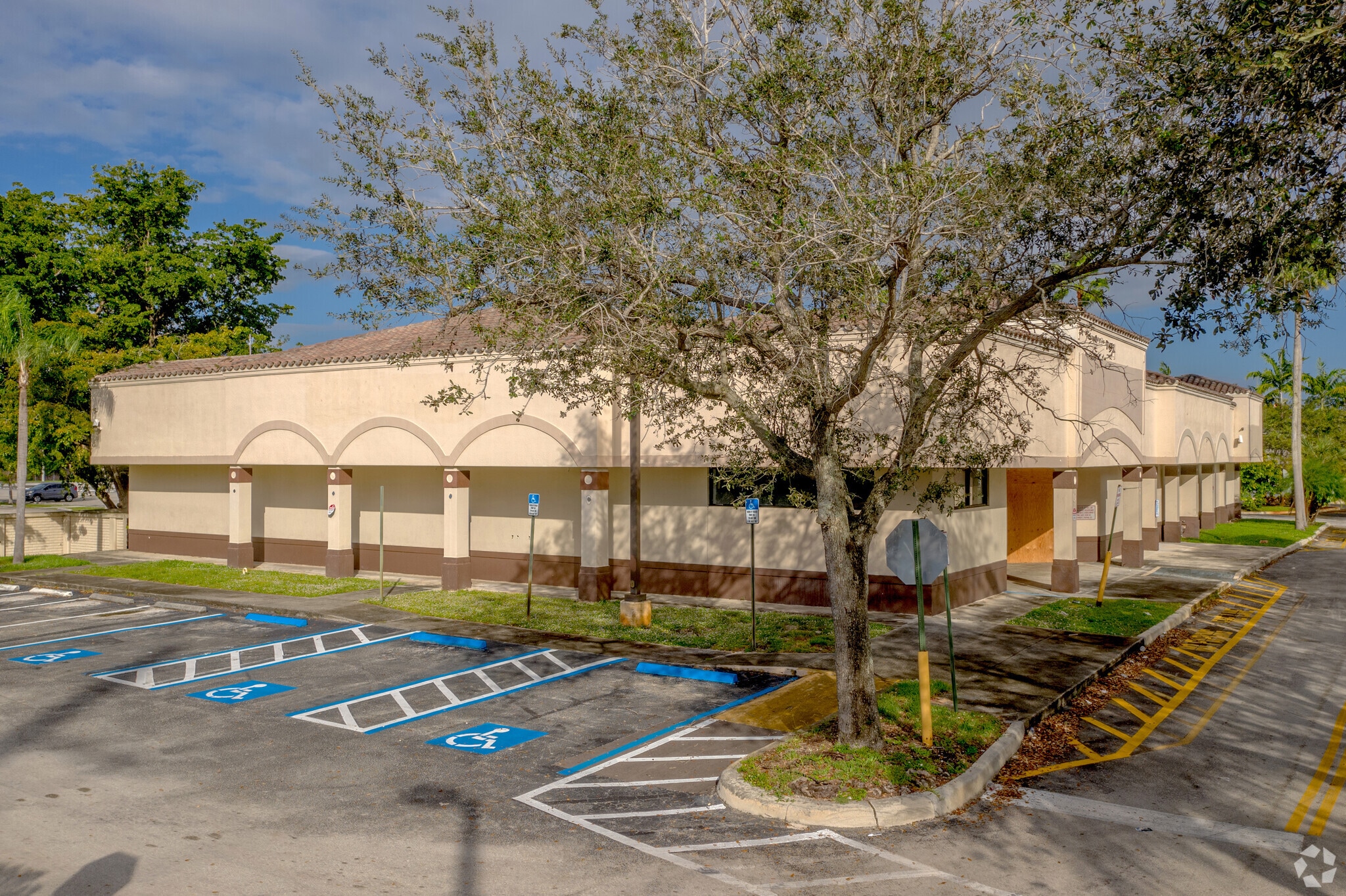 2301 N University Dr, Sunrise, FL à vendre Photo principale- Image 1 de 8