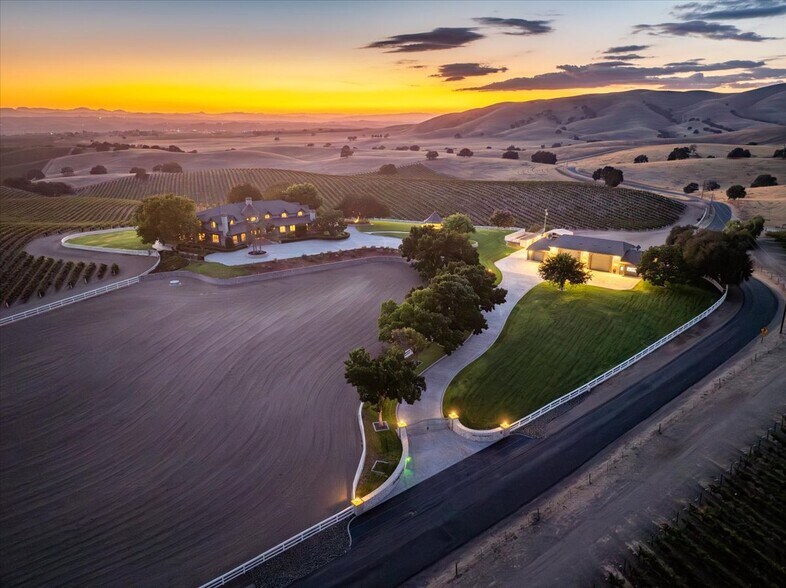 8283 Cross Canyons Rd, San Miguel, CA à vendre - Photo du bâtiment - Image 3 de 84