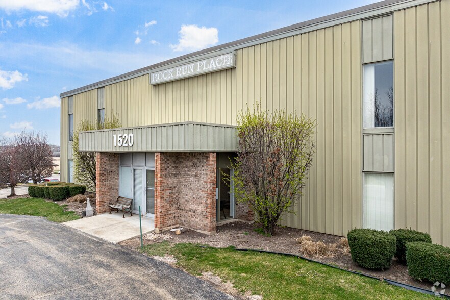 1520 Rock Run Dr, Crest Hill, IL à louer - Photo du bâtiment - Image 3 de 5
