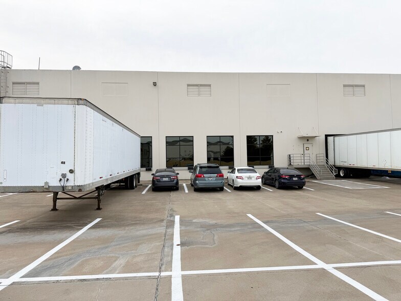 3605 E Plano Pky, Plano, TX à louer - Photo du bâtiment - Image 3 de 11