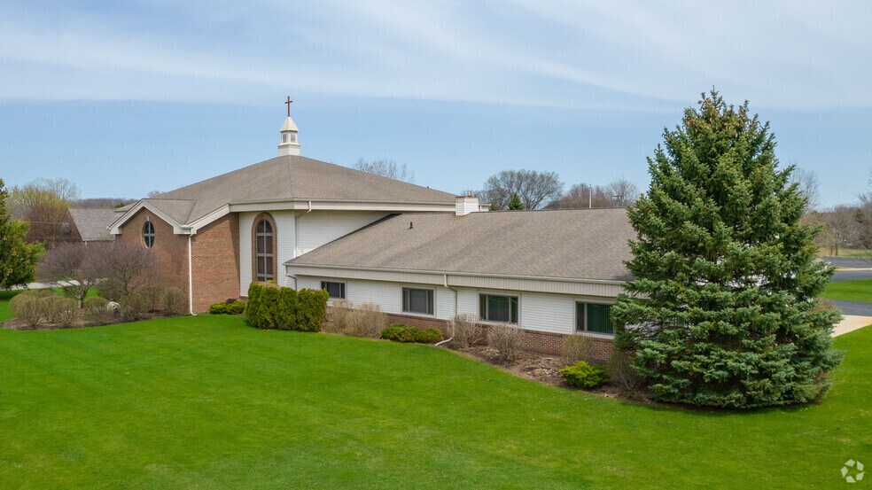 21860 Pontiac Trl, South Lyon, MI à louer - Photo du bâtiment - Image 3 de 4