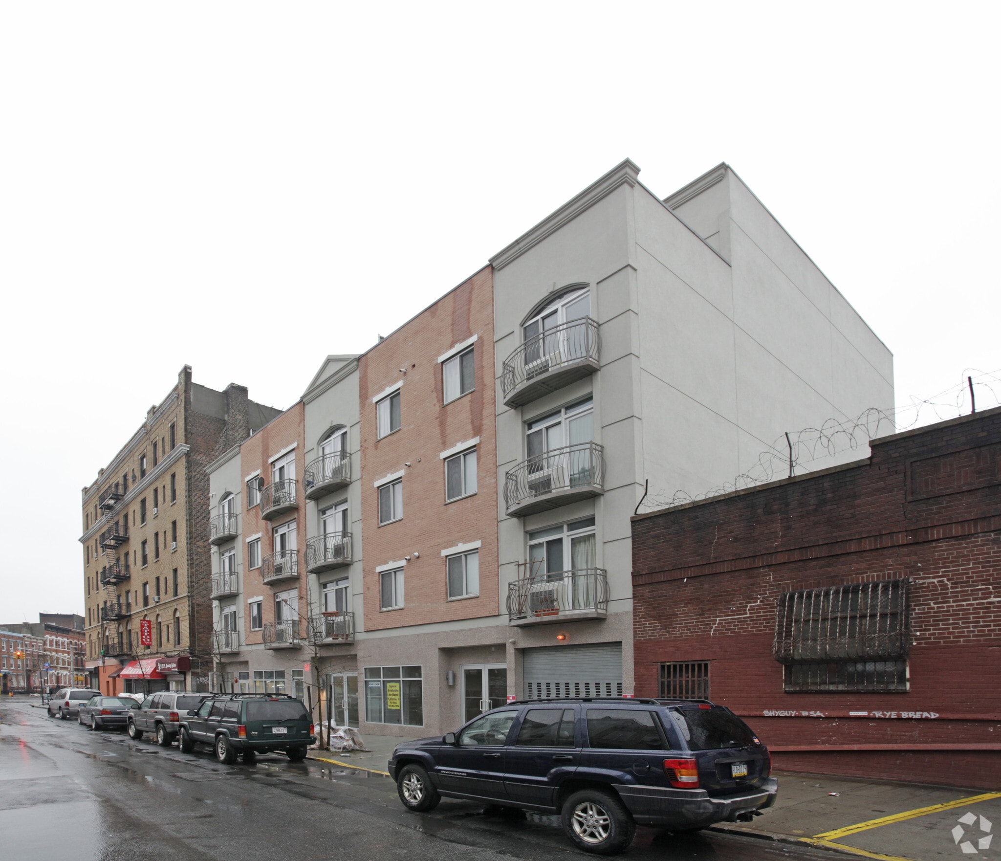 11 Meserole St, Brooklyn, NY for lease Primary Photo- Image 1 of 3
