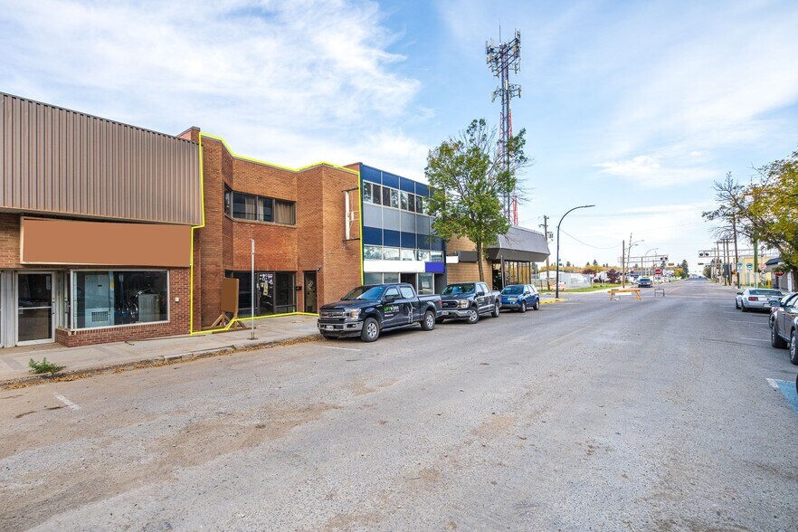 5012 50 Av, Lloydminster, AB à vendre - Photo du bâtiment - Image 2 de 20
