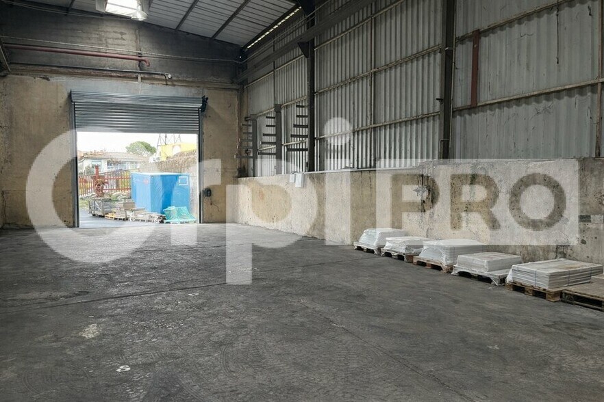 Flex in Ternay for lease - Interior Photo - Image 2 of 3