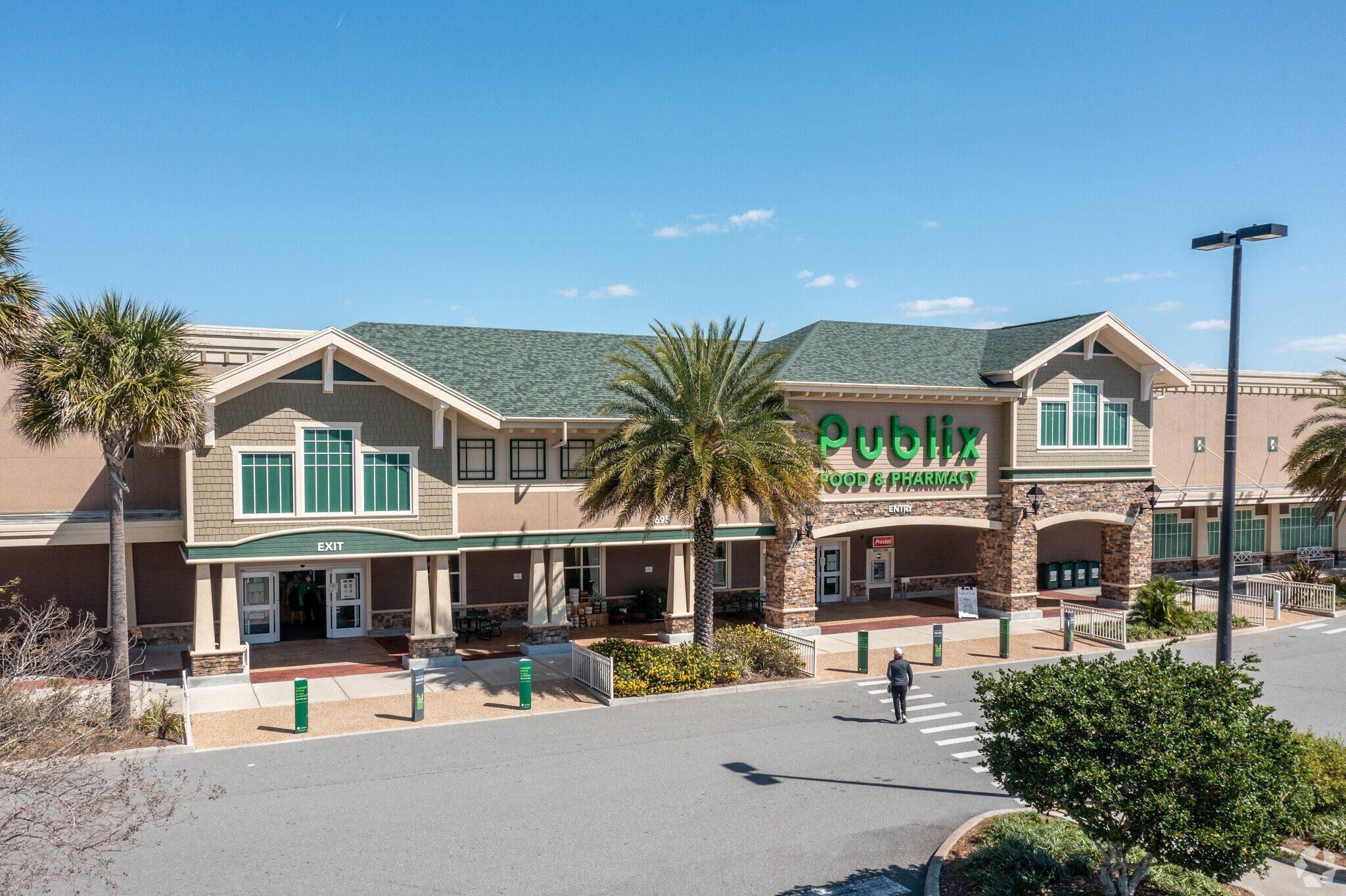 695 Kristine Way, The Villages, FL for lease Primary Photo- Image 1 of 5