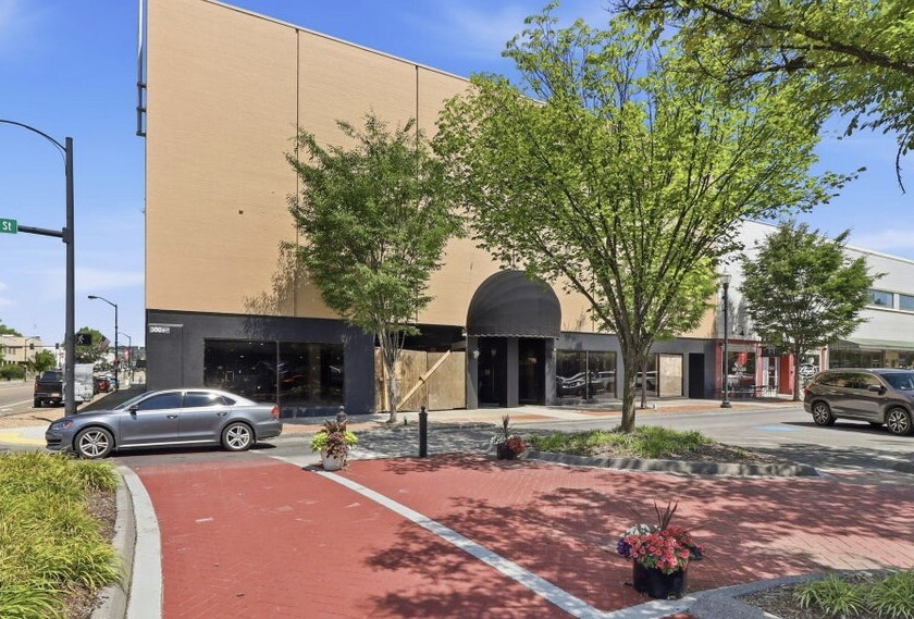 300 Broad St, Kingsport, TN for sale - Building Photo - Image 2 of 12
