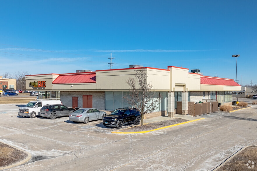 411-417 E Roosevelt Rd, Lombard, IL for sale - Primary Photo - Image 1 of 14