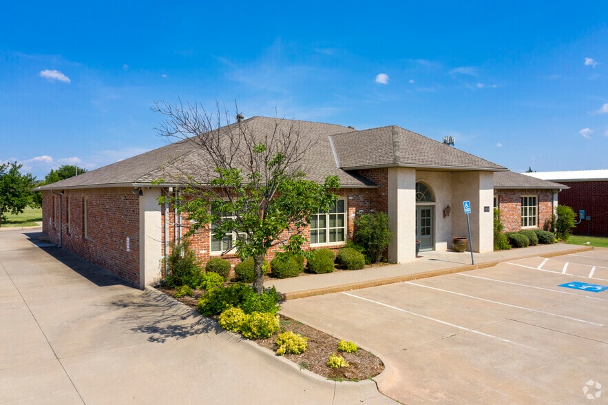 1400 S Fretz Ave, Edmond, OK à vendre - Photo principale - Image 1 de 16