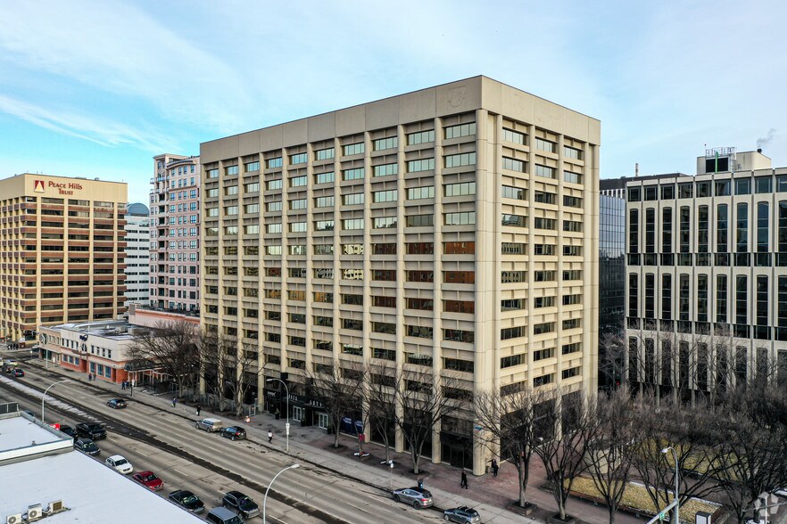 9925 109th St NW, Edmonton, AB à louer - Photo du bâtiment - Image 3 de 15