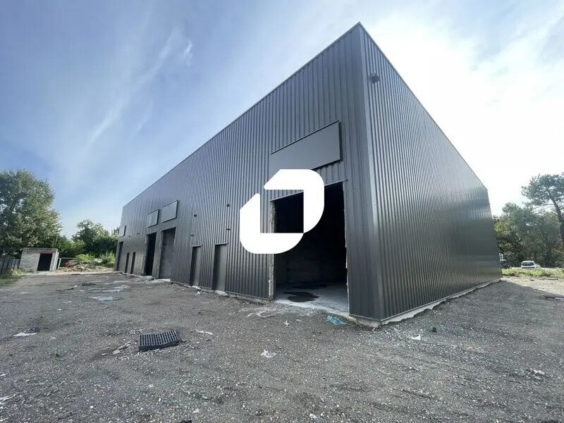 Flex in Marcheprime for sale Building Photo- Image 1 of 8