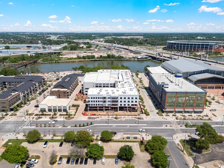 414 S University Parks Dr, Waco, TX for lease - Building Photo - Image 2 of 2