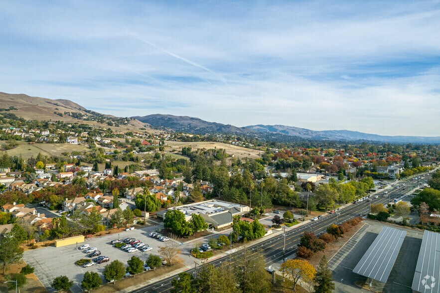 1376 Piedmont Rd, San Jose, CA à louer - Aérien - Image 2 de 12