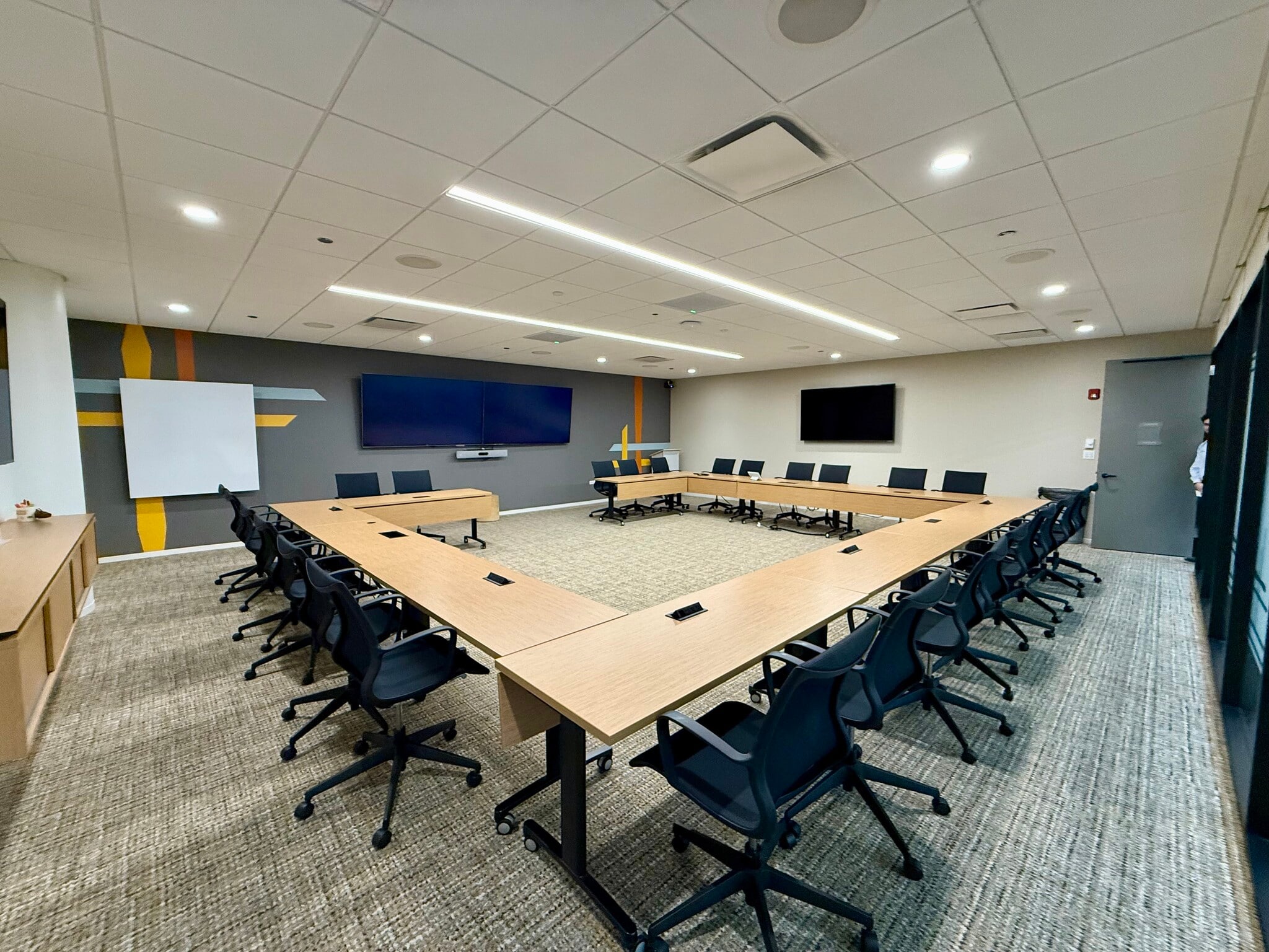 203 N LaSalle St, Chicago, IL for lease Interior Photo- Image 1 of 6