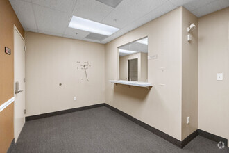 6196 Oxon Hill Rd, Oxon Hill, MD for lease Interior Photo- Image 2 of 8