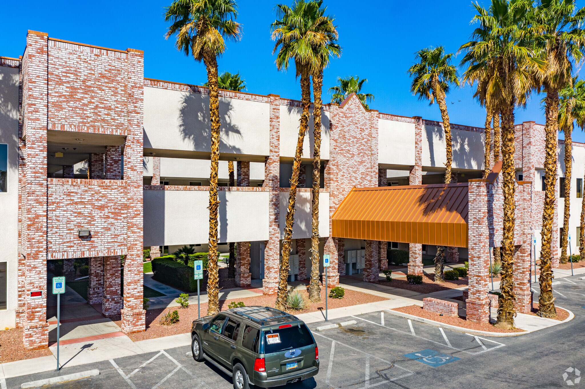 3530 E Flamingo Rd, Las Vegas, NV à louer Photo du bâtiment- Image 1 de 7