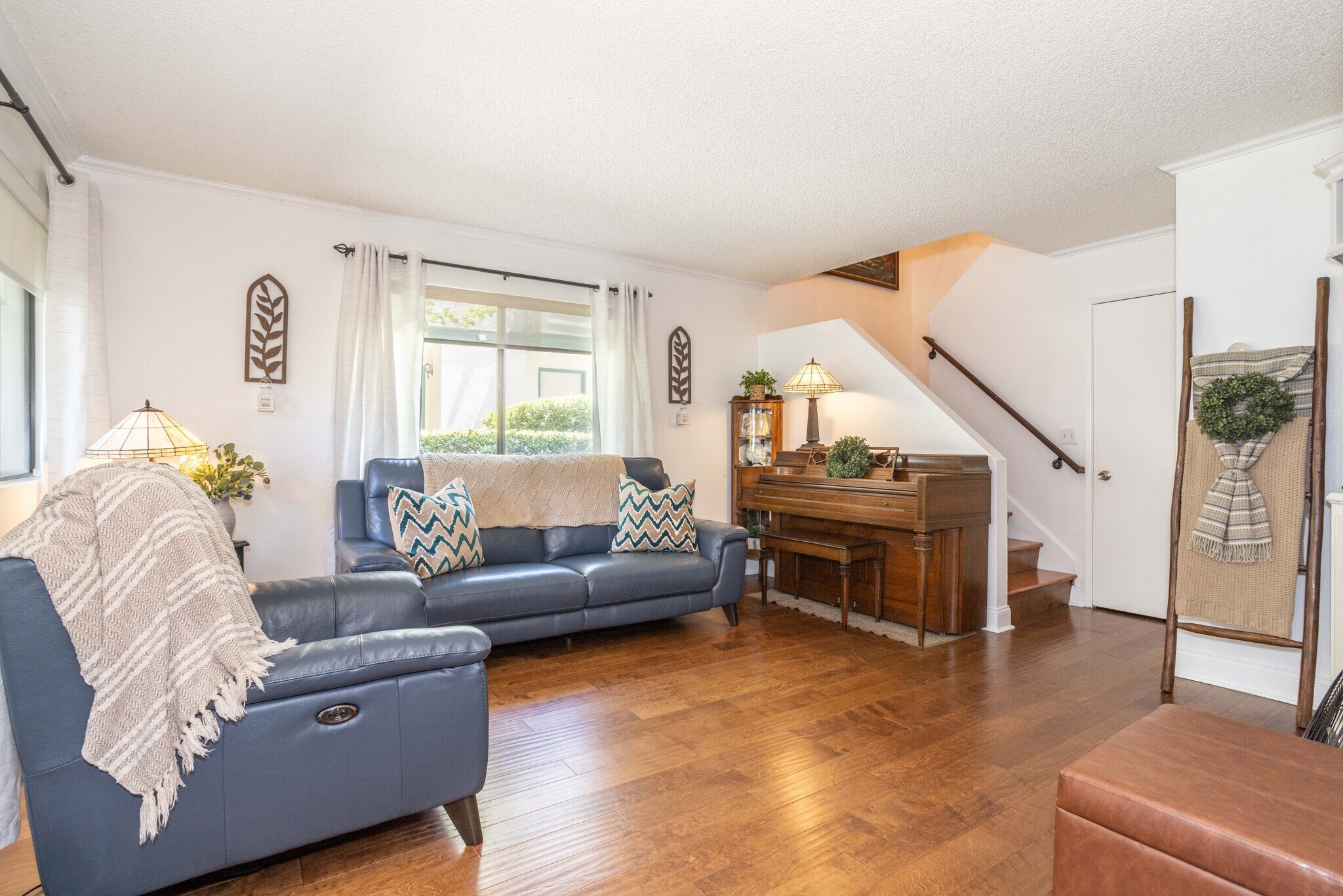 23524 Newhall Unit #4 Ave, Newhall, CA à vendre Photo principale- Image 1 de 1