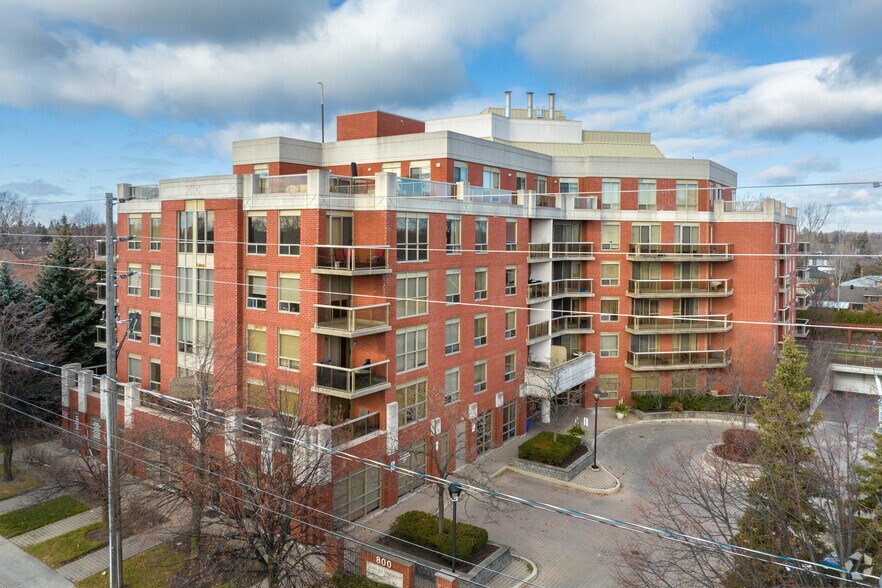 800 Sheppard Ave W, Toronto, ON à vendre - Photo principale - Image 1 de 29
