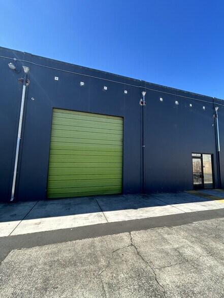 386-394 Yolanda Ave, Santa Rosa, CA à louer - Photo du bâtiment - Image 1 de 3