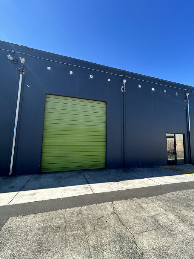 Plus de détails pour 386-394 Yolanda Ave, Santa Rosa, CA - Local d'activités à louer