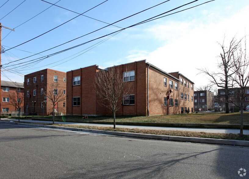 125 Yuma St SE, Washington, DC à vendre - Photo du bâtiment - Image 2 de 4