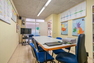 Plus de détails pour Multi-résidentiel à vendre