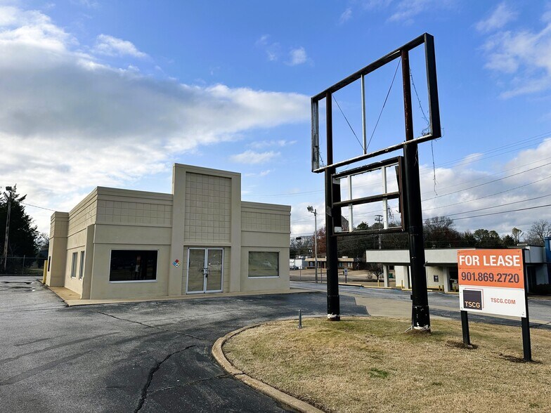 903 S Gloster St, Tupelo, MS à louer - Photo du bâtiment - Image 1 de 1