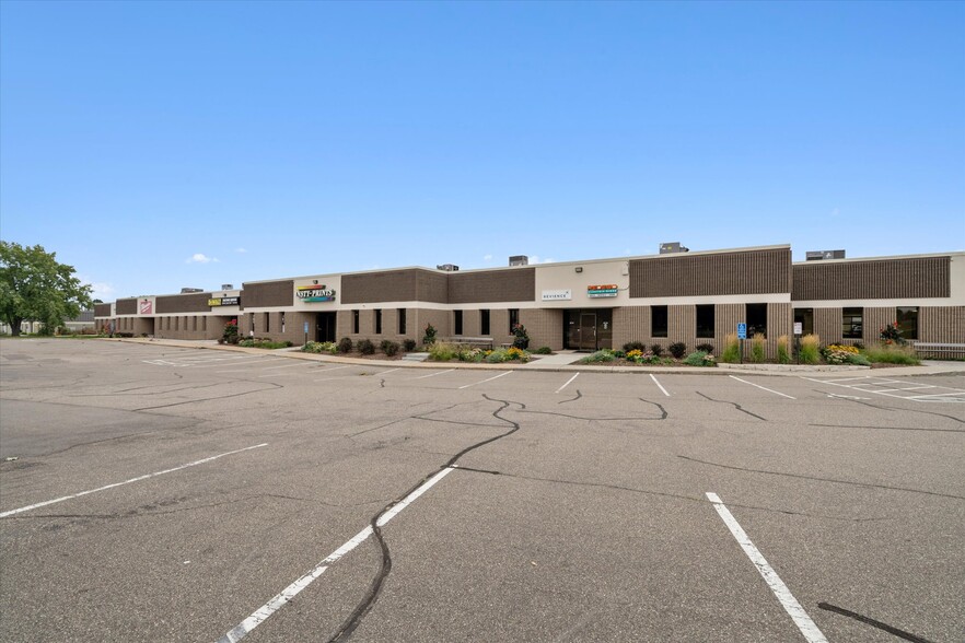 9701-9727 Valley View Rd, Eden Prairie, MN for lease - Building Photo - Image 3 of 10