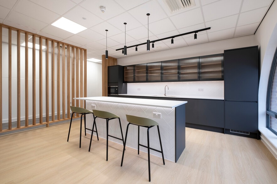 3 Warwick Pl, Uxbridge à louer - Photo intérieure - Image 2 de 13