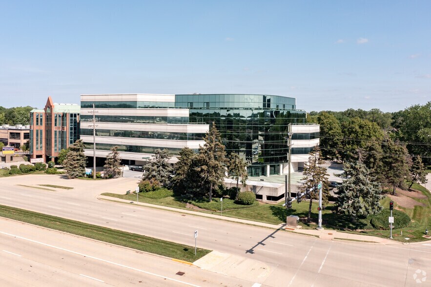 17W220 22nd St, Oakbrook Terrace, IL à louer - Photo du bâtiment - Image 2 de 6