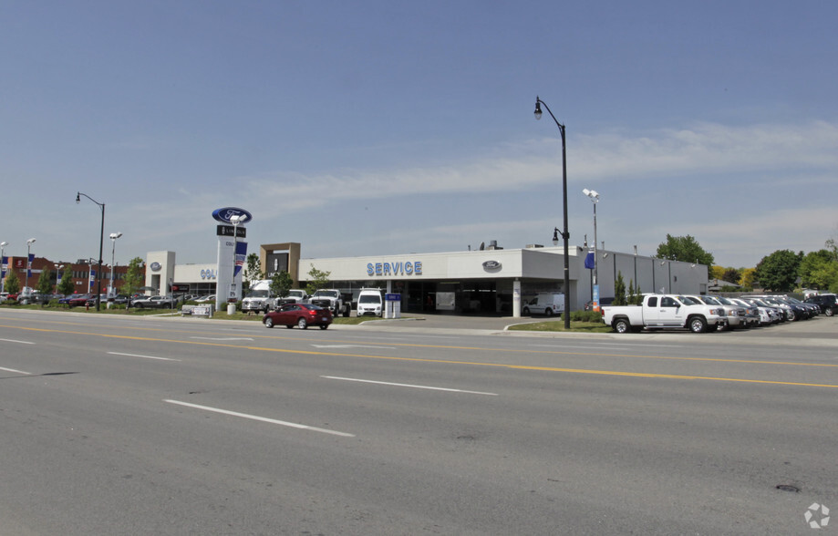 300 Queen St E, Brampton, ON for sale - Building Photo - Image 2 of 2