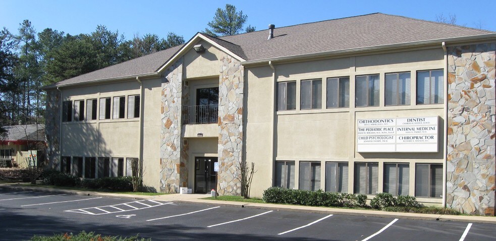 9570 Nesbit Ferry Rd, Alpharetta, GA à louer - Photo principale - Image 1 de 11