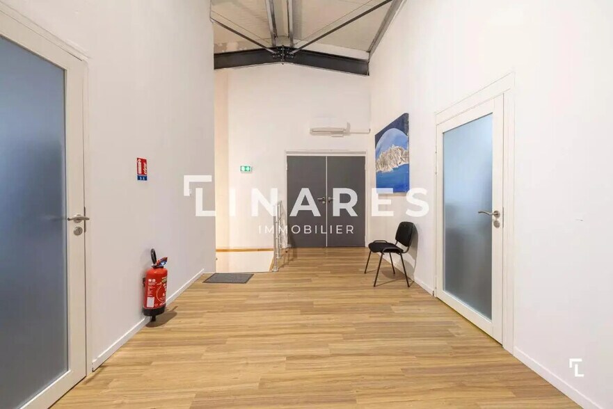 Office in Rognac for lease - Interior Photo - Image 2 of 7