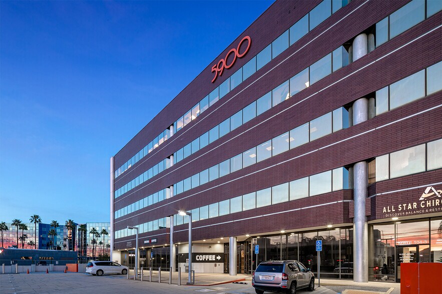 5900 Sepulveda Blvd, Van Nuys, CA à vendre - Photo du bâtiment - Image 2 de 13