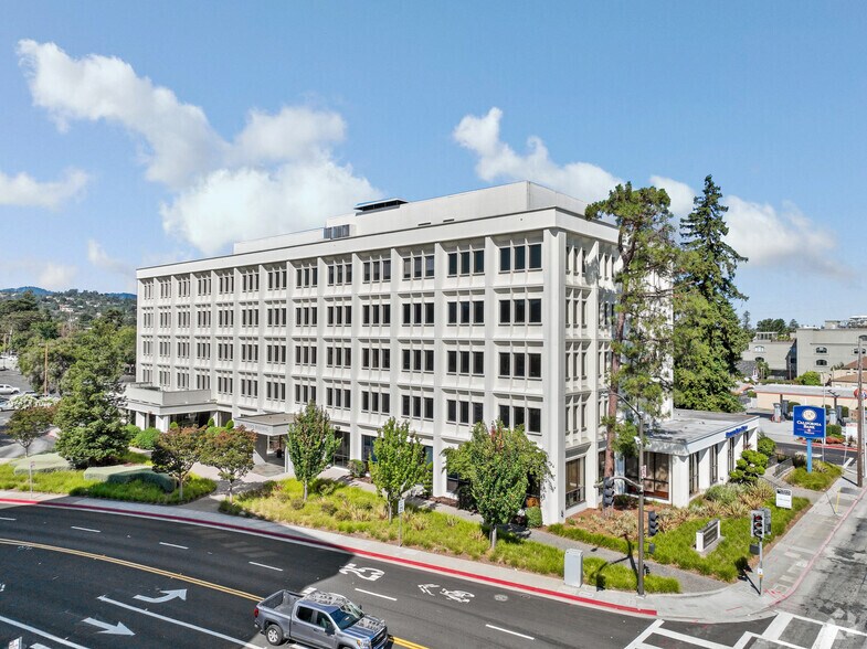 1700 S El Camino Real, San Mateo, CA à louer - Photo du bâtiment - Image 1 de 11