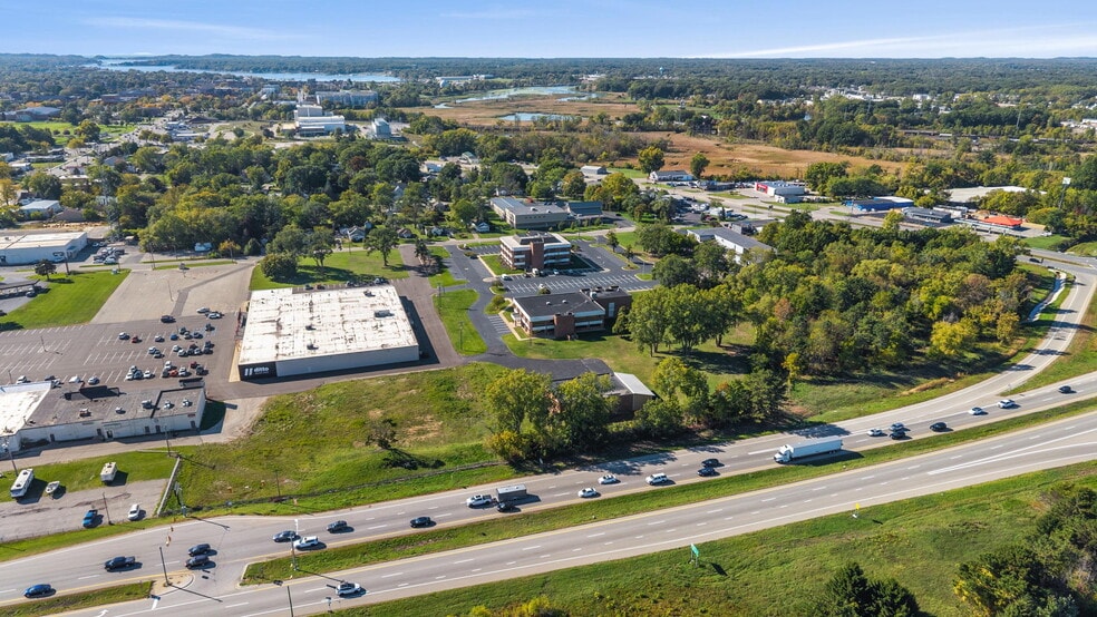 115 Clover St, Holland, MI for lease - Building Photo - Image 2 of 21